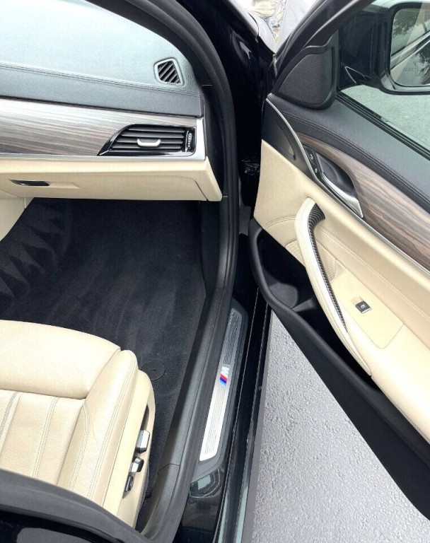 2018 BMW 5 Series Image 26