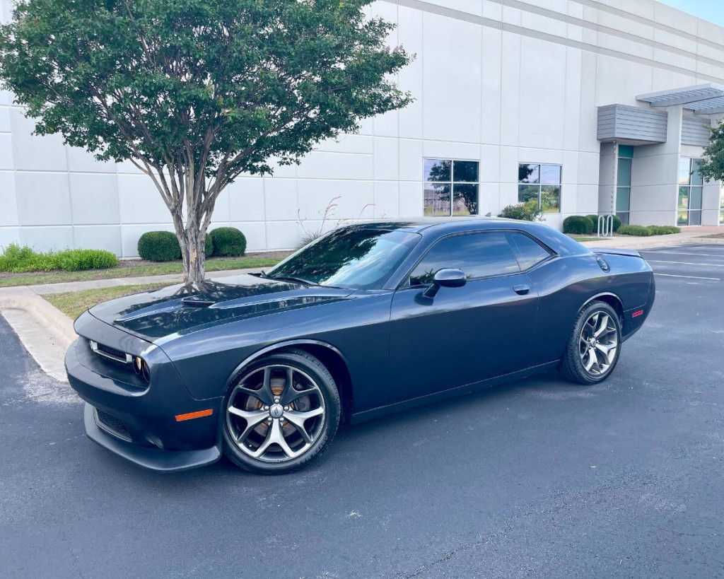 2017 Dodge Challenger Image 2