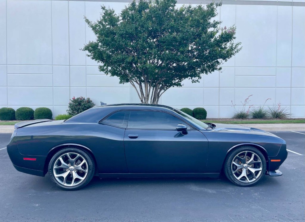 2017 Dodge Challenger Image 6