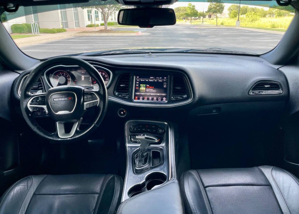 2017 Dodge Challenger Image 11