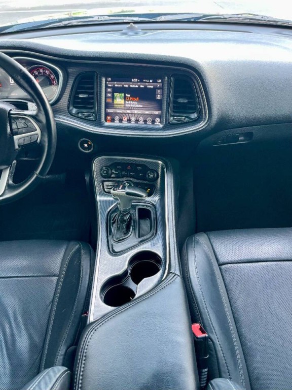 2017 Dodge Challenger Image 12
