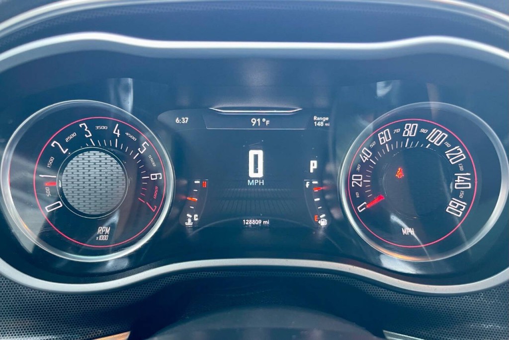 2017 Dodge Challenger Image 21
