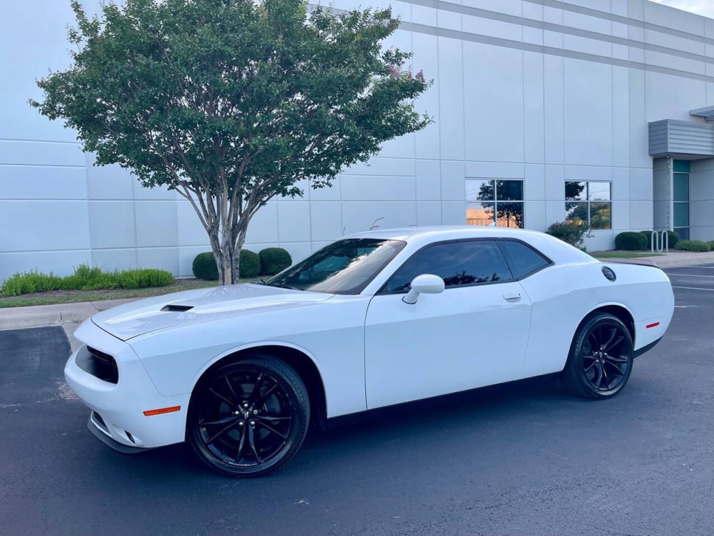 2018 Dodge Challenger Image 2