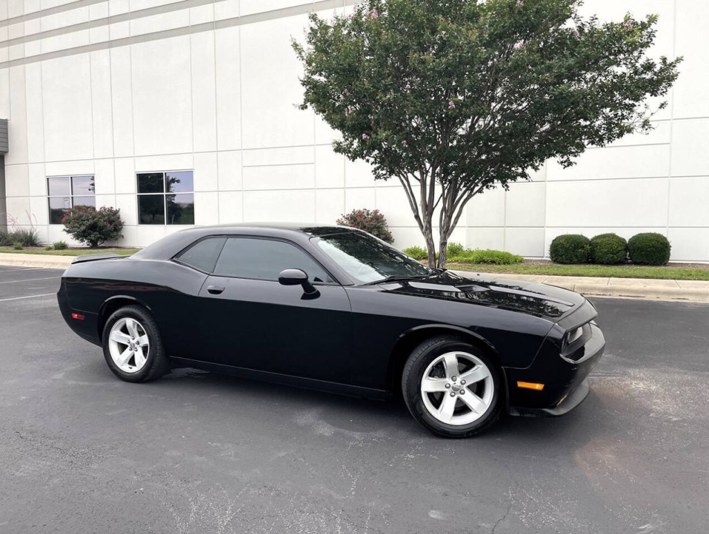 2014 Dodge Challenger Image 2
