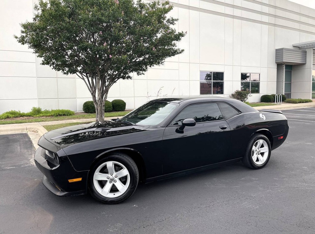 2014 Dodge Challenger Image 3