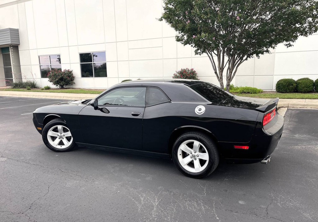 2014 Dodge Challenger Image 4