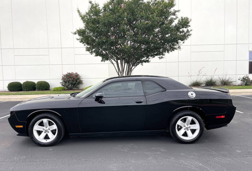 2014 Dodge Challenger Image 6