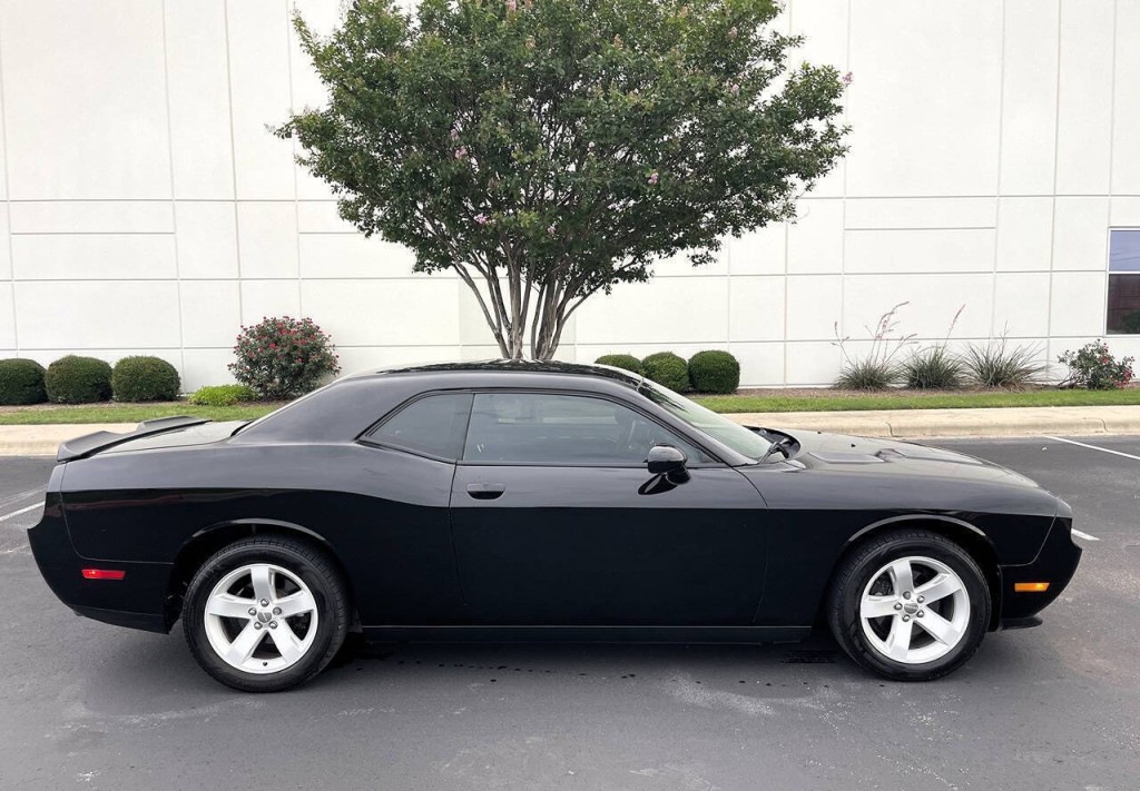 2014 Dodge Challenger Image 7