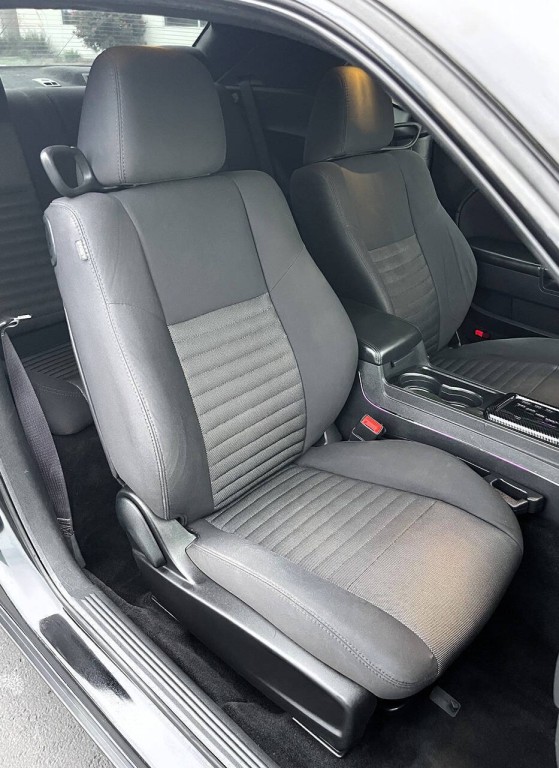 2014 Dodge Challenger Image 9