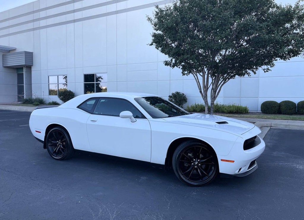 2017 Dodge Challenger Image 2
