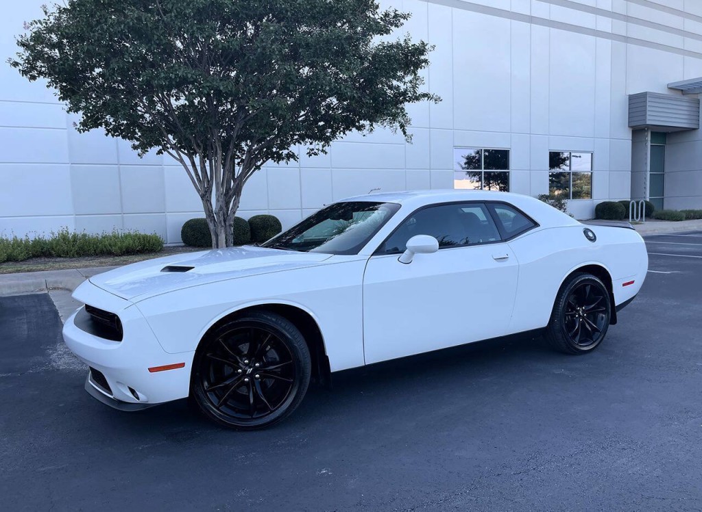 2017 Dodge Challenger Image 3