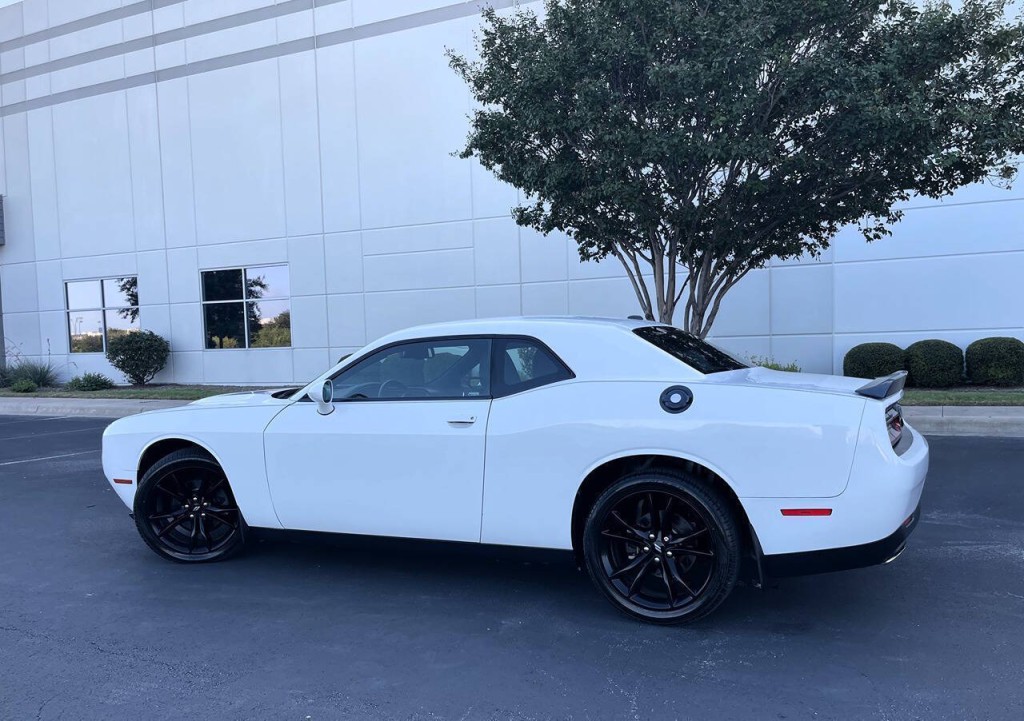 2017 Dodge Challenger Image 5