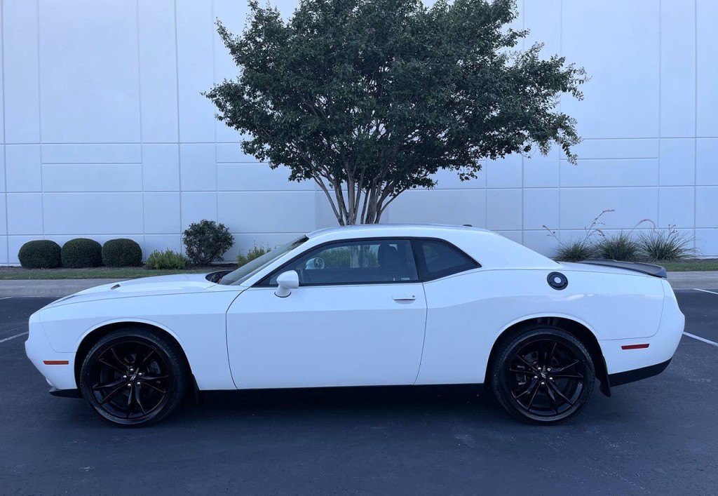 2017 Dodge Challenger Image 7