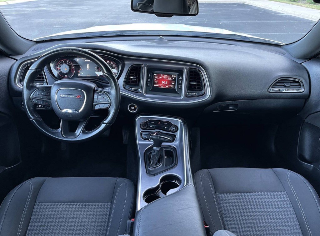 2017 Dodge Challenger Image 12