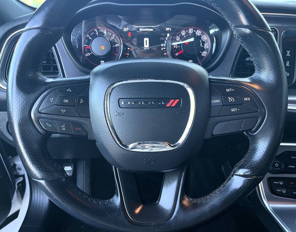 2017 Dodge Challenger Image 19