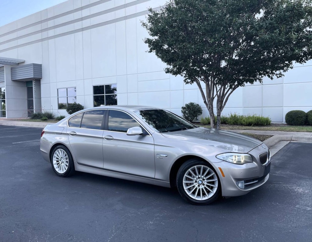 2012 BMW 5 Series Image 2