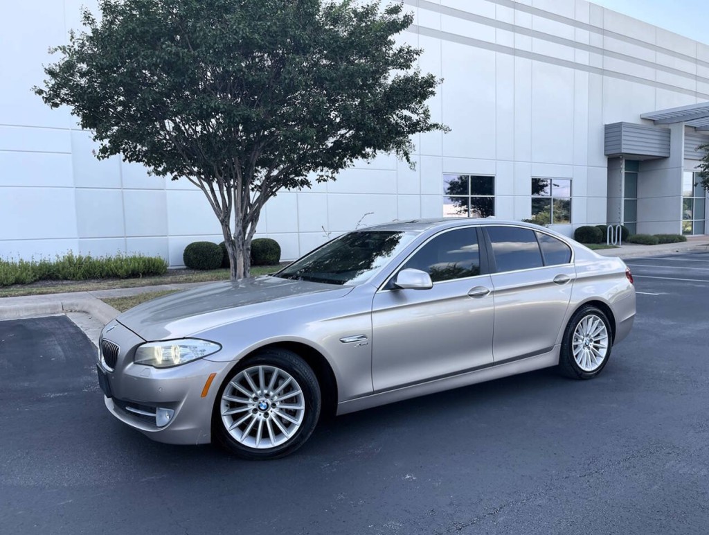 2012 BMW 5 Series Image 3