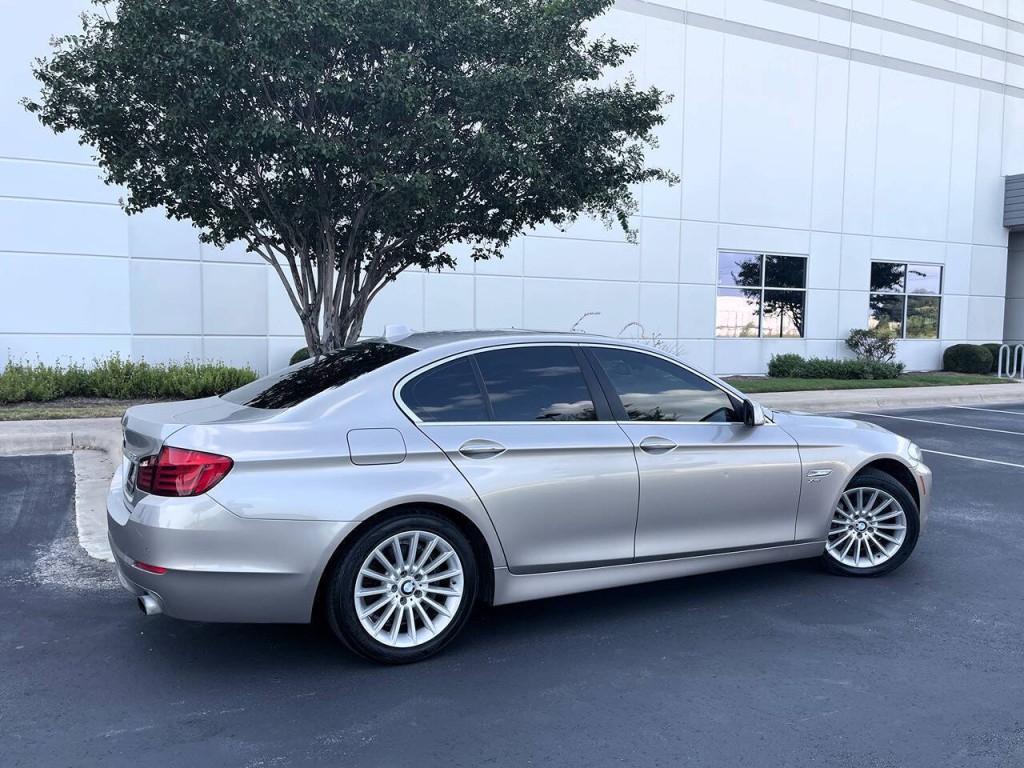 2012 BMW 5 Series Image 4