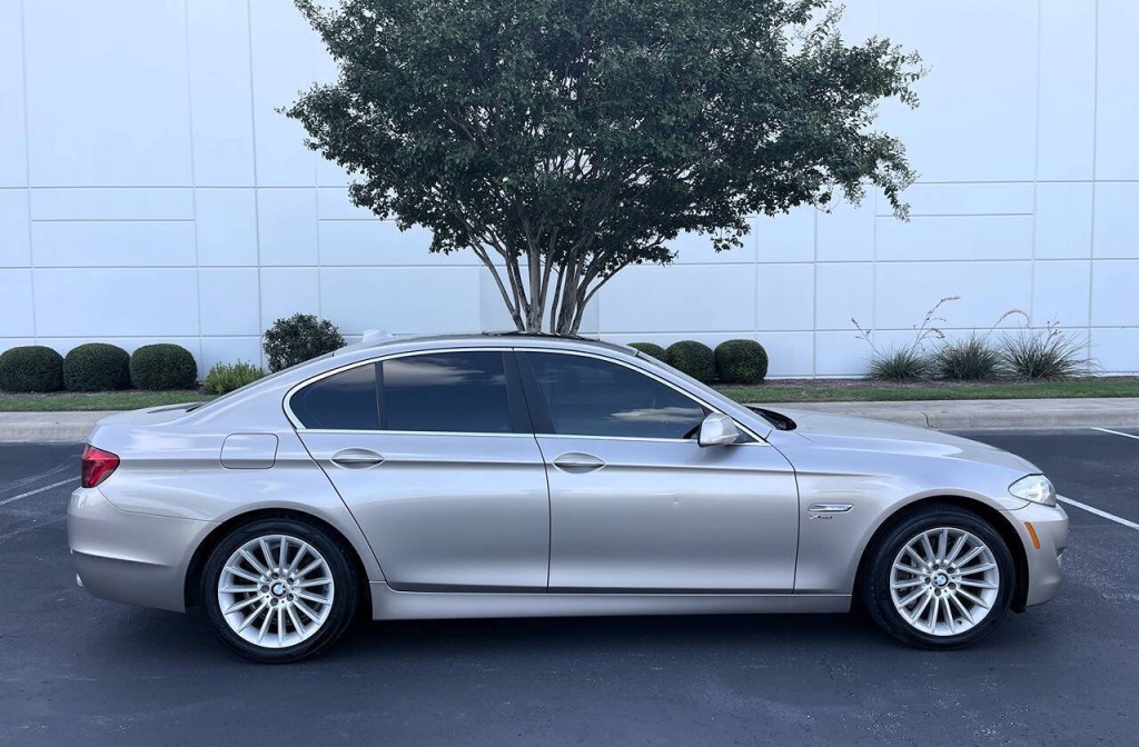 2012 BMW 5 Series Image 6