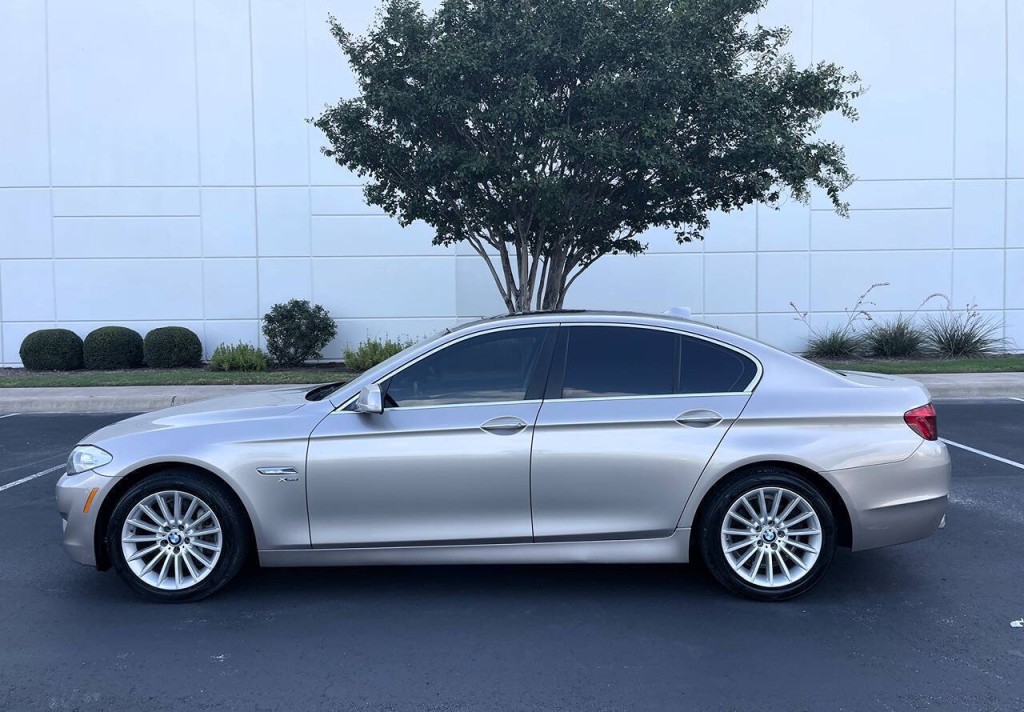 2012 BMW 5 Series Image 7