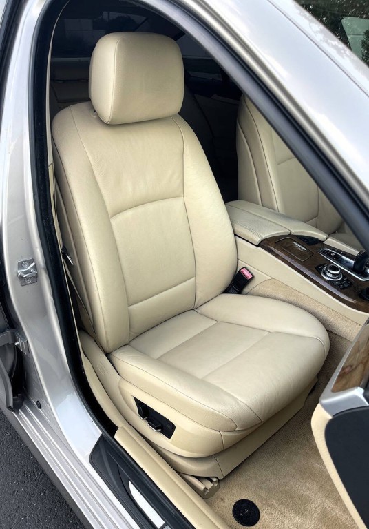 2012 BMW 5 Series Image 9