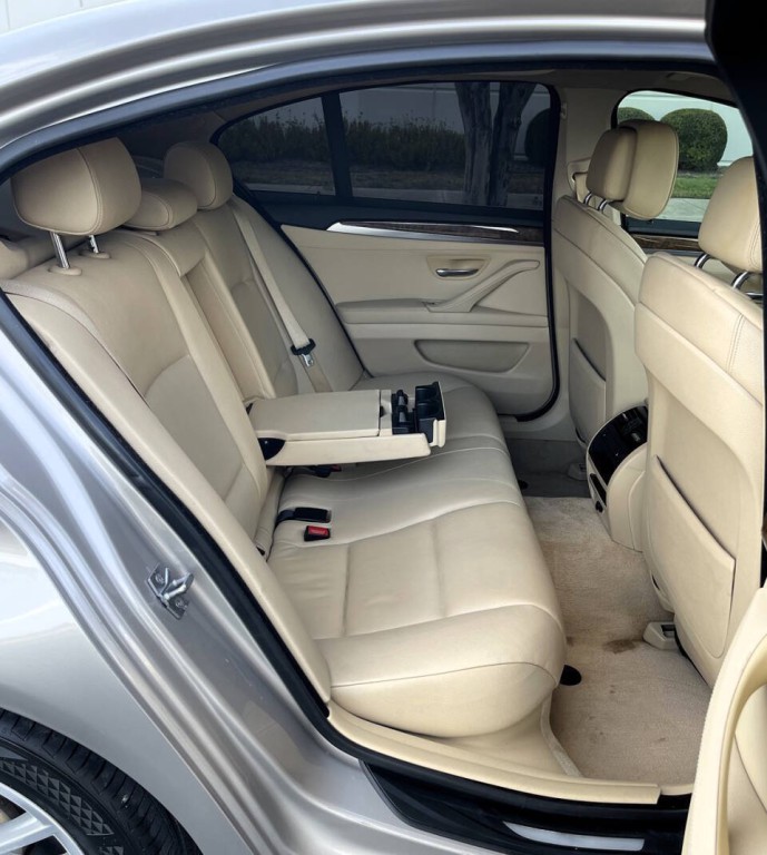 2012 BMW 5 Series Image 11