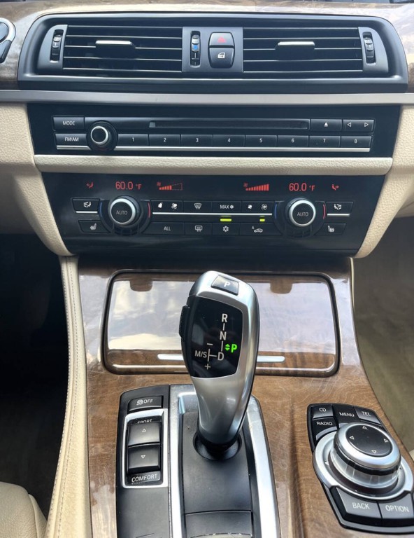 2012 BMW 5 Series Image 19