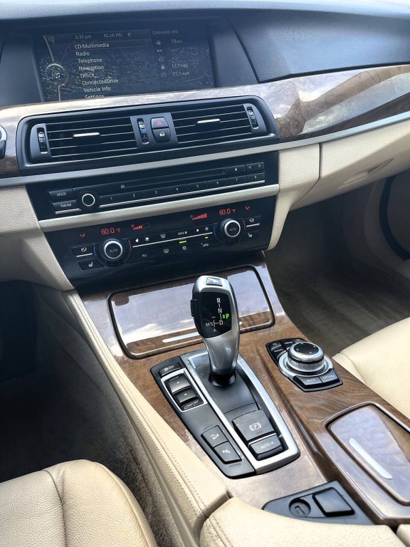 2012 BMW 5 Series Image 22