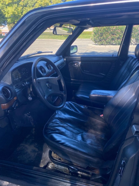 1983 Mercedes-Benz 300-Class Image 10