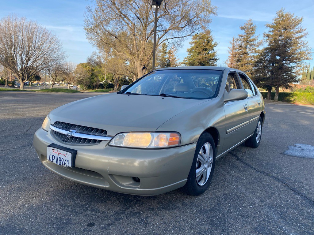 2001 Nissan Altima Image 1
