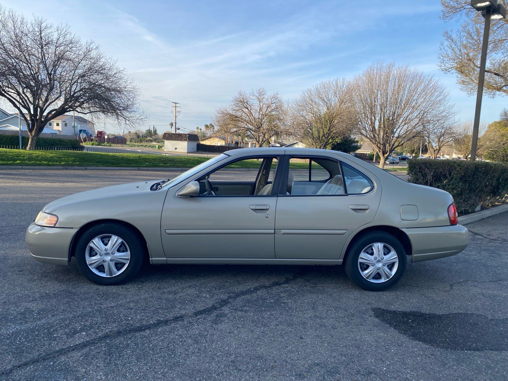 2001 Nissan Altima Image 3
