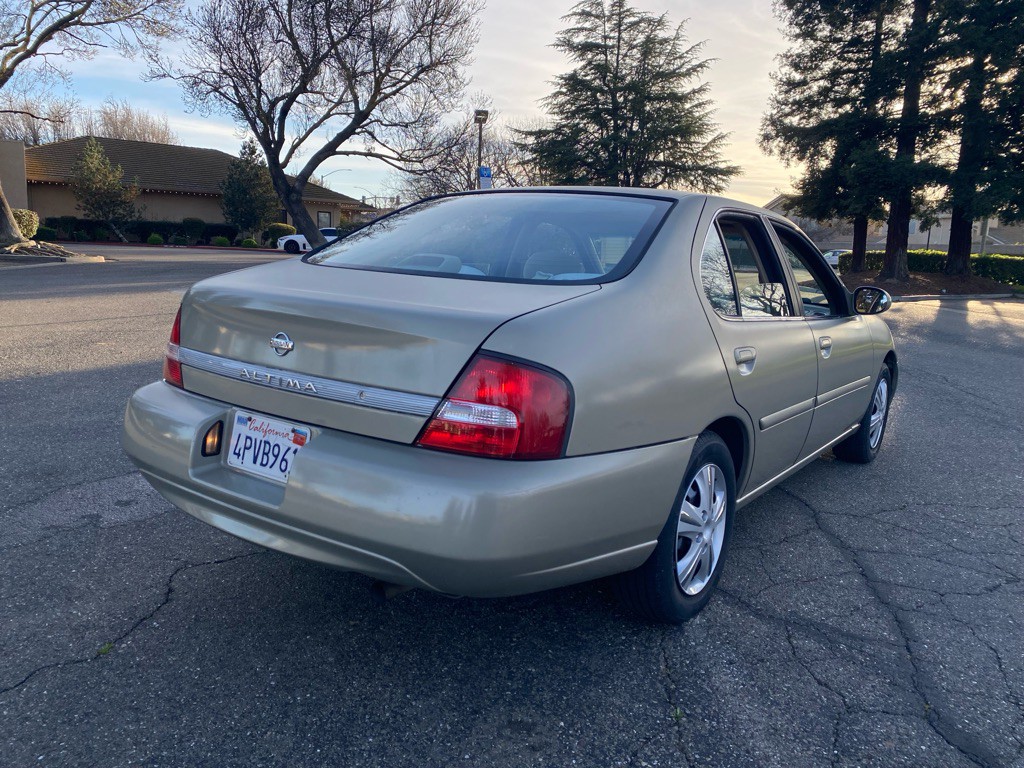 2001 Nissan Altima Image 6
