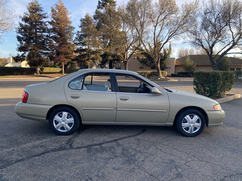 2001 Nissan Altima Image 7