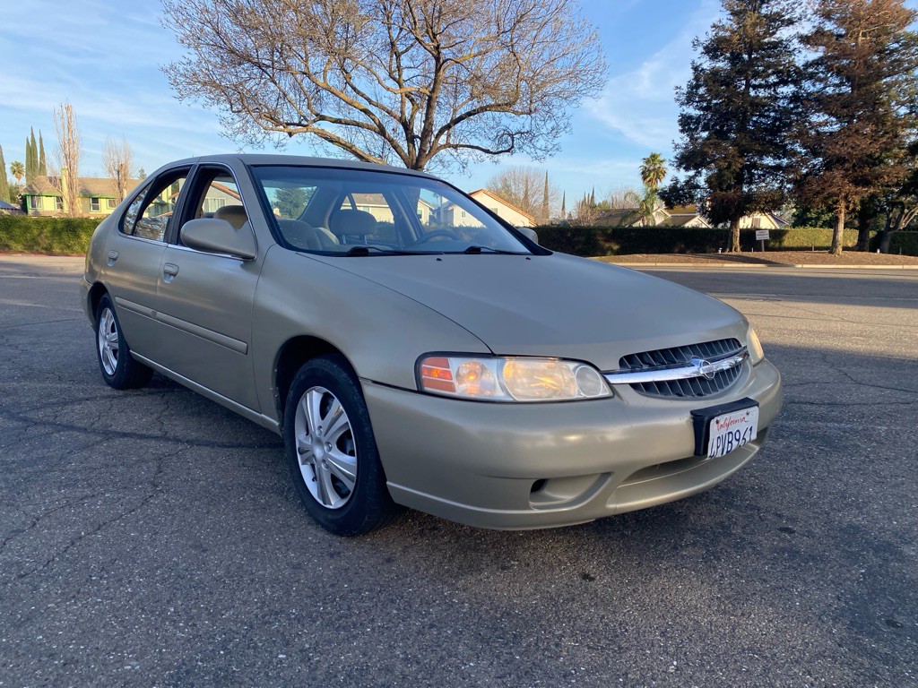 2001 Nissan Altima Image 8