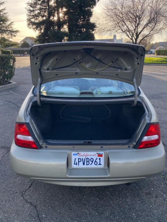 2001 Nissan Altima Image 9