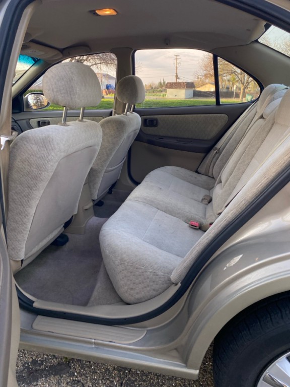 2001 Nissan Altima Image 13