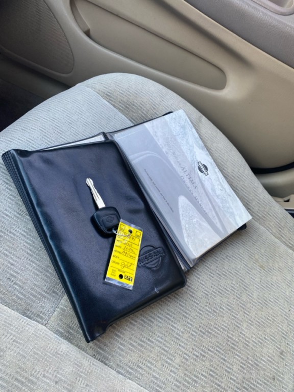 2001 Nissan Altima Image 17