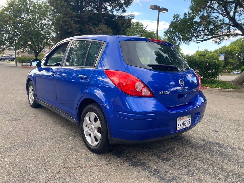 2012 Nissan Versa Image 4