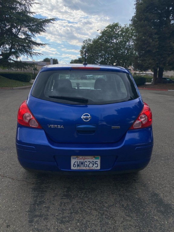 2012 Nissan Versa Image 5