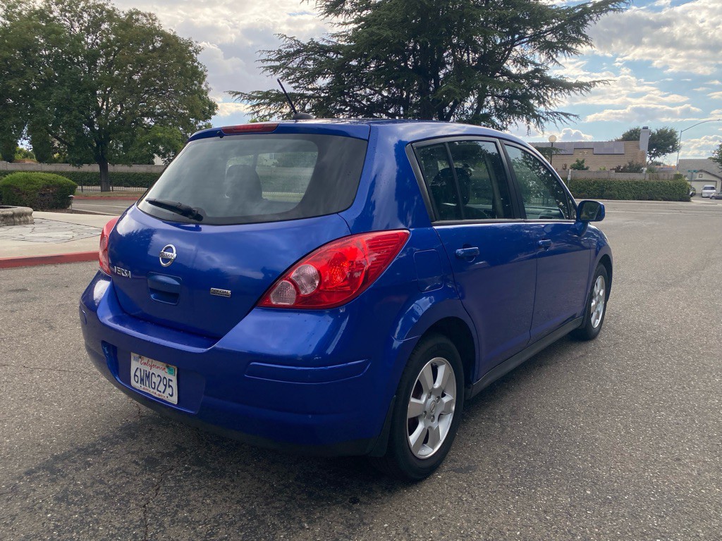 2012 Nissan Versa Image 6