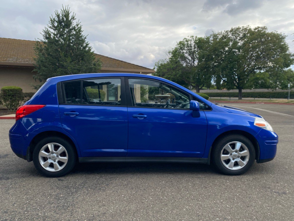 2012 Nissan Versa Image 7