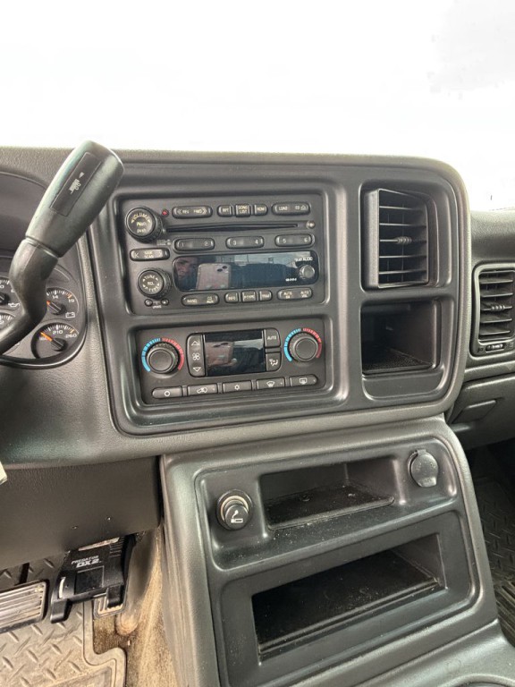 2003 GMC Sierra Image 9