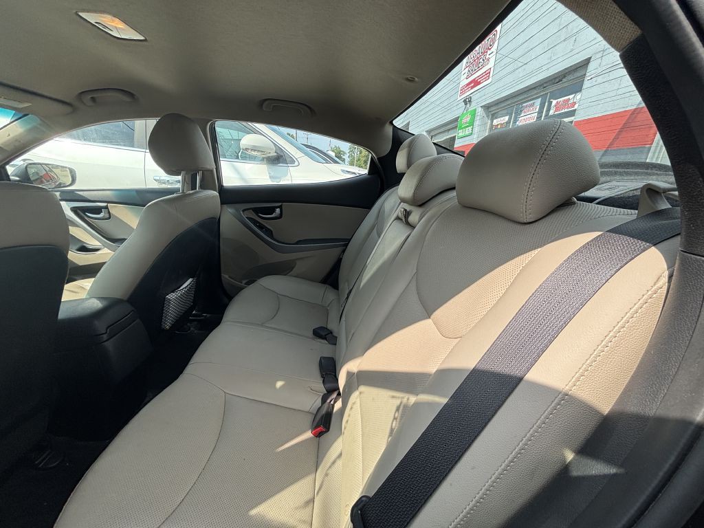 2015 Hyundai Elantra Image 8