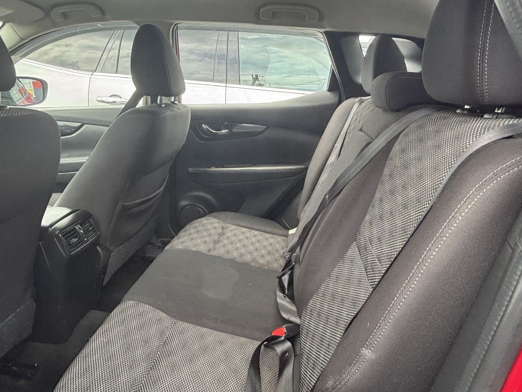 2018 Nissan Rogue Image 8