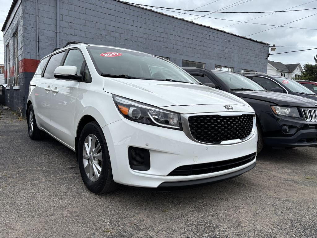 2017 Kia Sedona Image 2