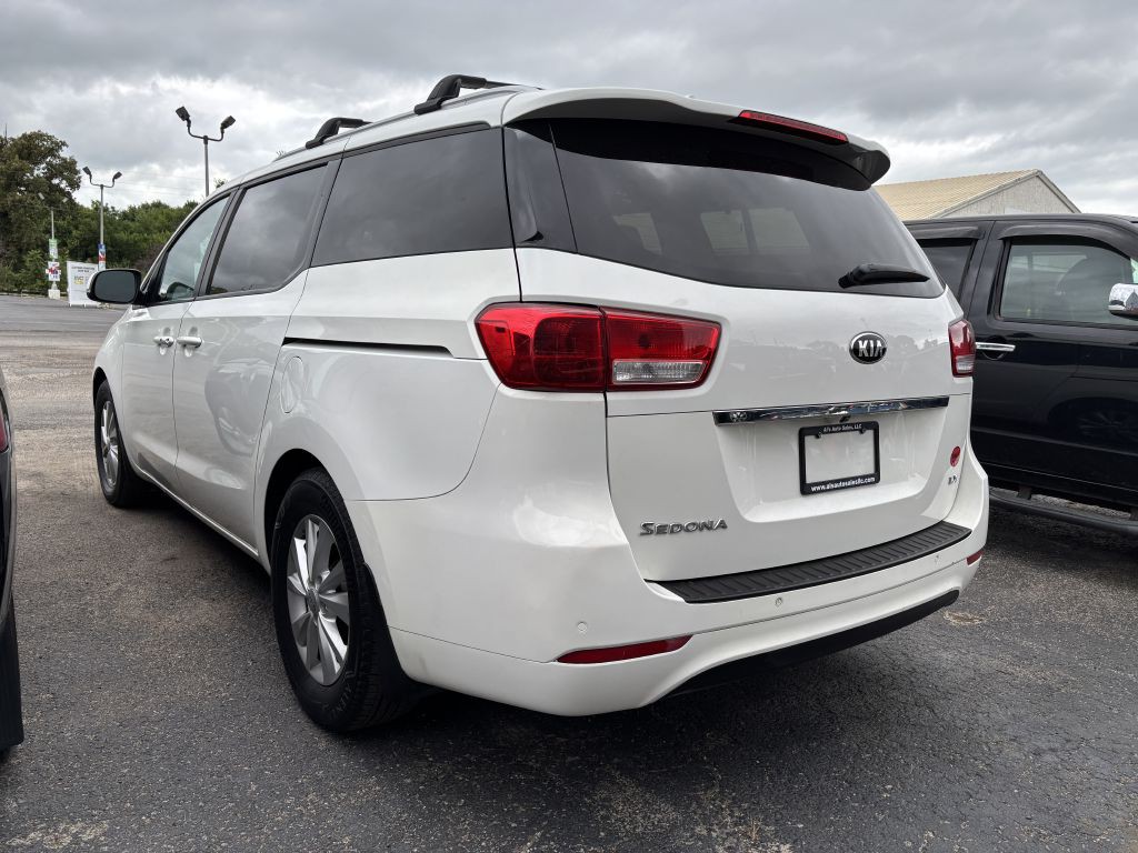 2017 Kia Sedona Image 4