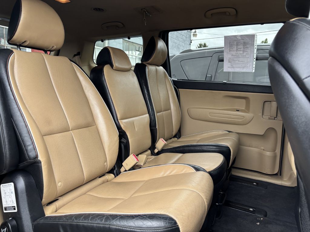 2017 Kia Sedona Image 6