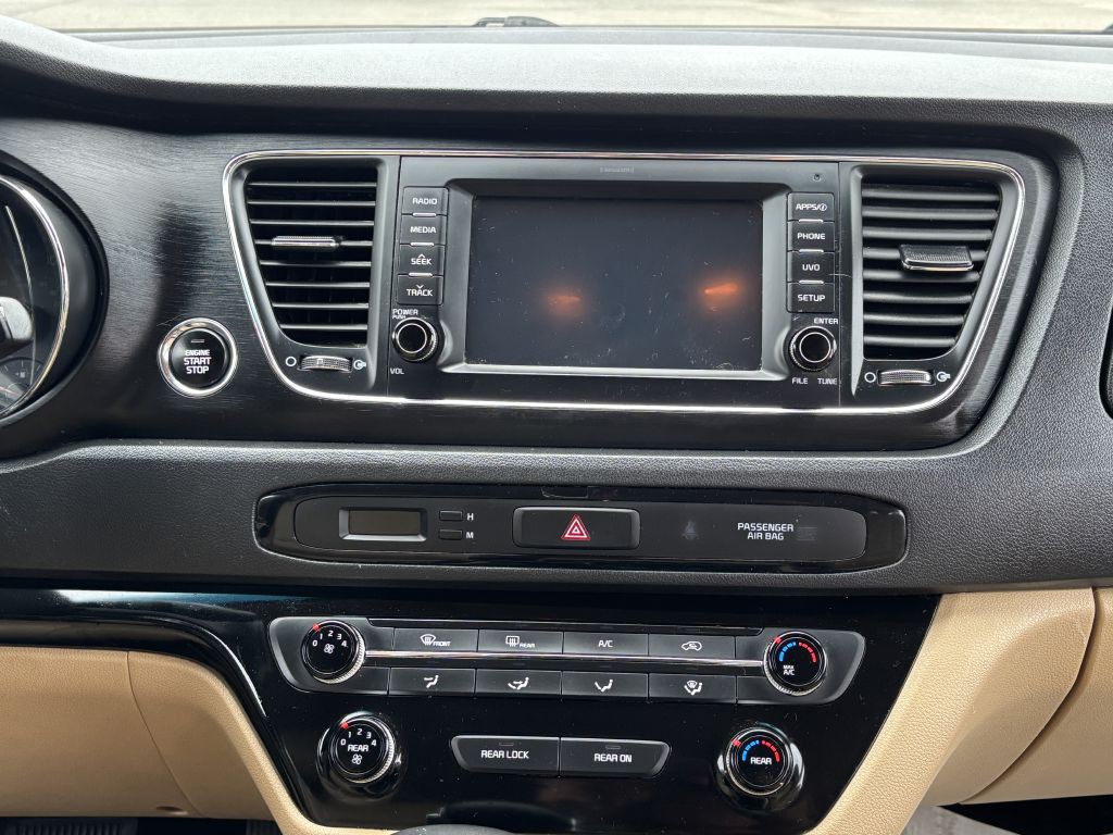 2017 Kia Sedona Image 8