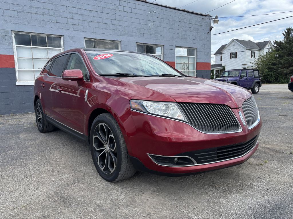 2014 Lincoln MKT Image 2