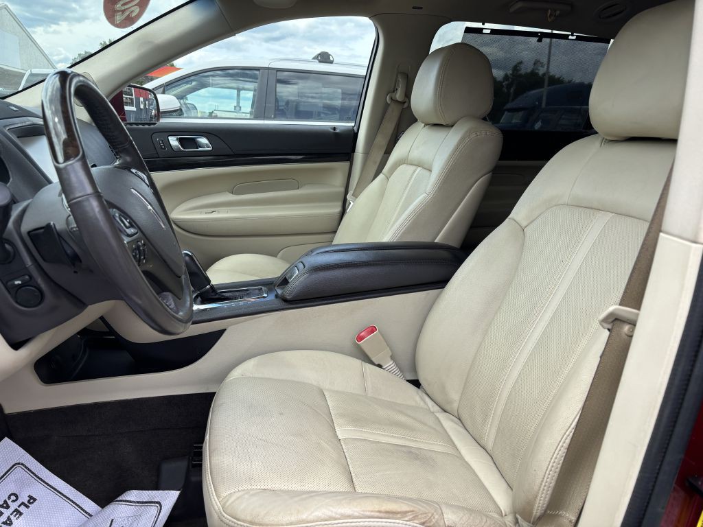 2014 Lincoln MKT Image 5